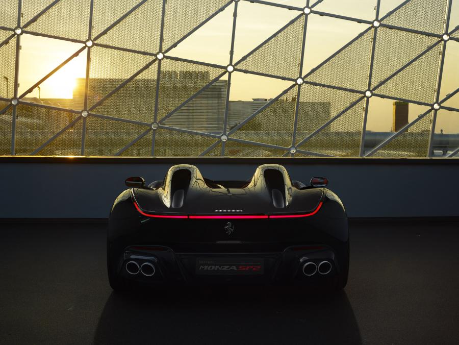  Ferrari Monza SP2 2018 года  (фото 2 из 10)